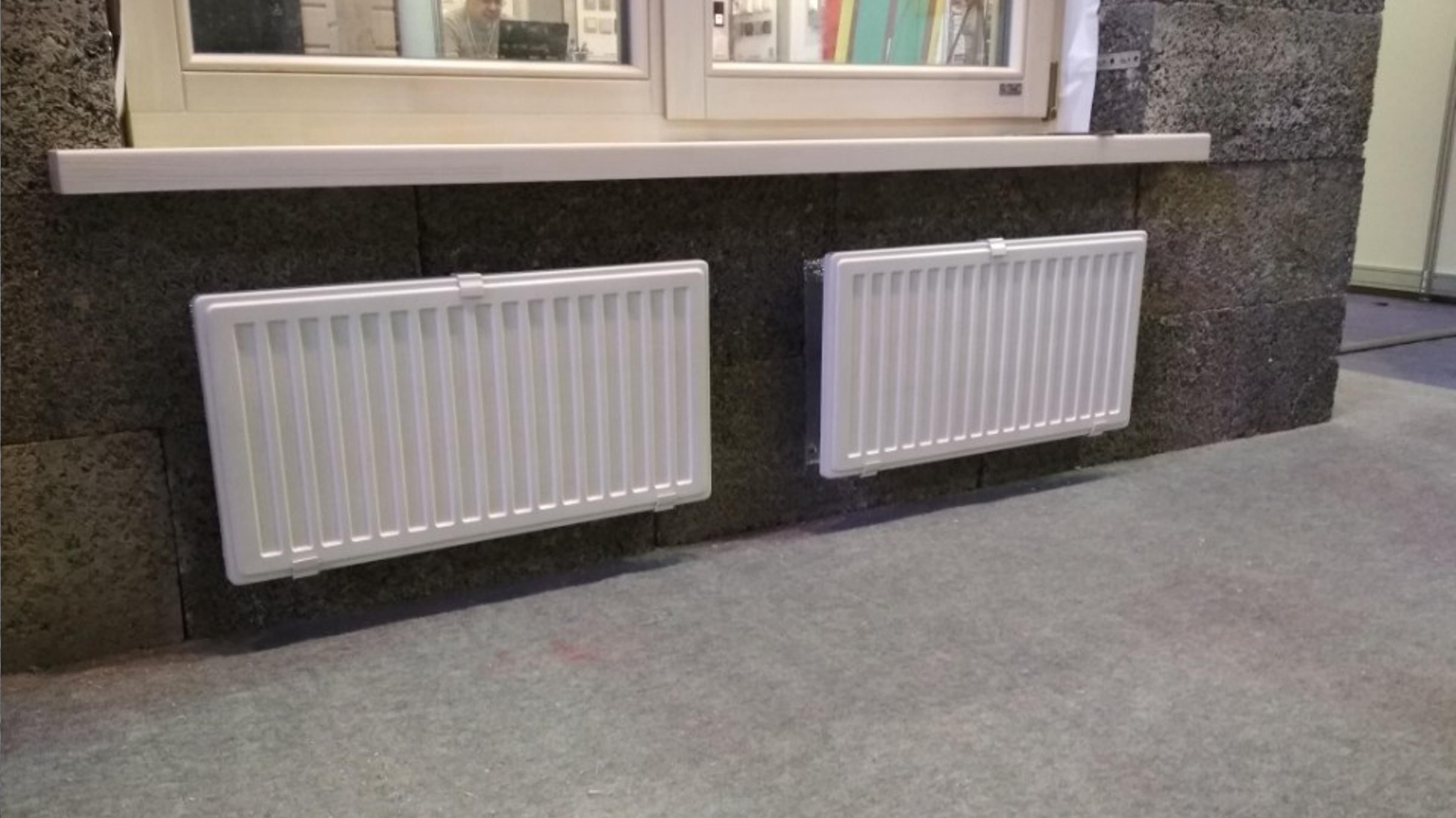 Отопительная система из двух кварцевых обогревателей под окном